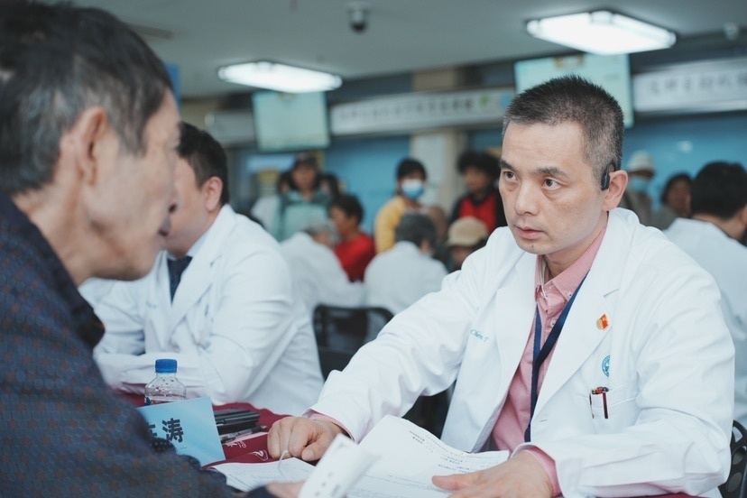 青浦籍醫學專家“組團回鄉”義診 推動優質醫療資源下沉基層
