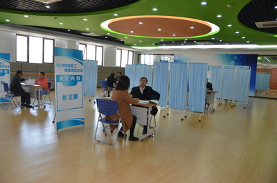 我校邀請(qǐng)資深醫(yī)學(xué)專(zhuān)家來(lái)校開(kāi)展專(zhuān)項(xiàng)健康咨詢(xún)