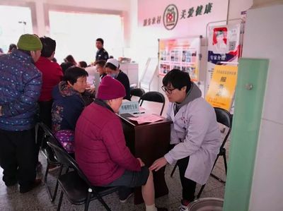 迎“三八"國際婦女節(jié),專家基層義診送健康