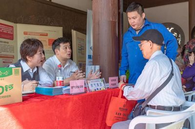 一站式社區(qū)服務(wù) 健康義診、養(yǎng)老咨詢(xún)、生活服務(wù)與產(chǎn)品特賣(mài)全面啟動(dòng)